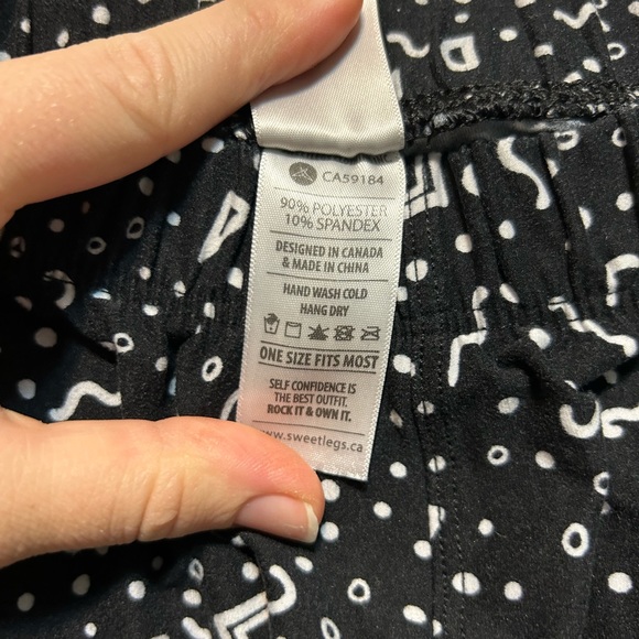 Sweetlegs Leggings, Black Squiggles Pattern, One Size Fits Most (6-14) - Picture 2 of 3